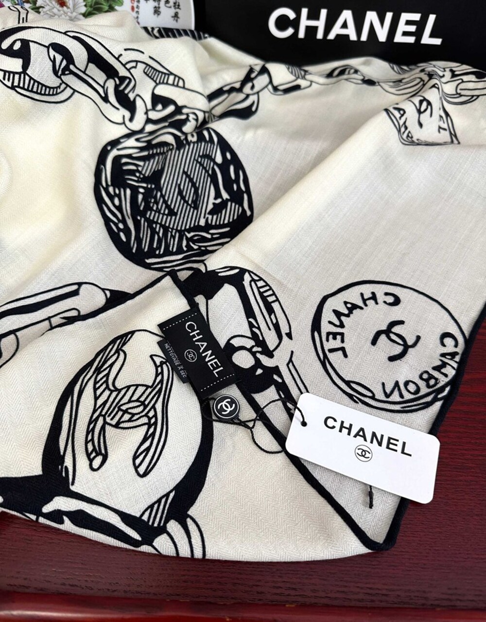 Chanel Chain‑Charm Print Large Square Scarf Cream Black Silk‑Cashmere - Picture 8 of 8